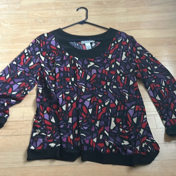 Women’s top - Picture 1 of 2